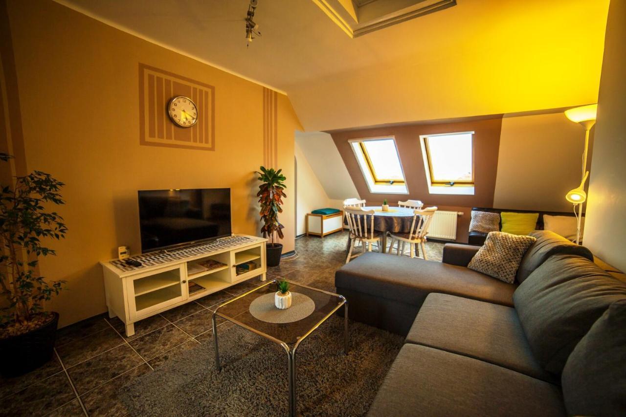 Apartament Tiffany Apartman Jeno Zewnętrze zdjęcie